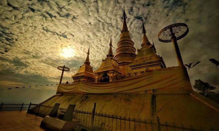 วัดพระมหาธาตุเจดีย์โลกะวิทู วัด 2 แผ่นดิน แปลกแต่มีอยู่จริง ในประเทศไทย