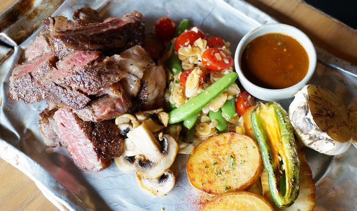รีวิว Beer Bridge ร้านอาหารแนว Gastro Comfort food เสิร์ฟ beer ทั่วทุกมุมโลกกว่าร้อยชนิด! ภายใต้คอนเส็ปเก๋ๆว่า "Craft Beers and Good Grub" by ChingCanCook