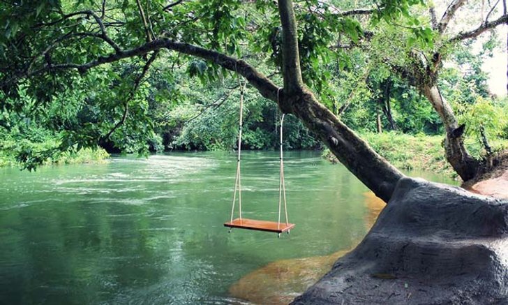 River Tales ลานกางเต๊นท์ริมน้ำบรรยากาศสุดโรแมนติก
