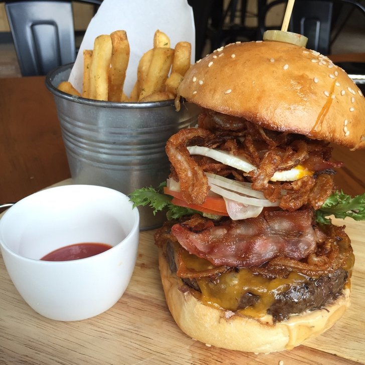 เบอร์เกอร์ยักษ์ย่านสุขุมวิท @ New York Style Steak & Burger