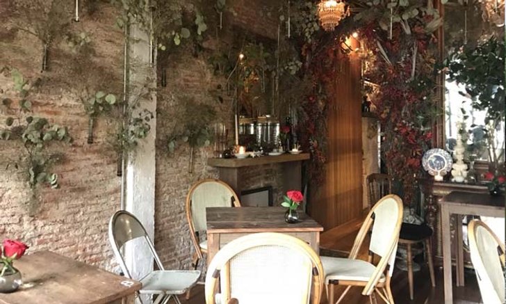 Floral Cafe สถานที่ลับในดงดอกไม้ใจกลางปากคลองตลาด