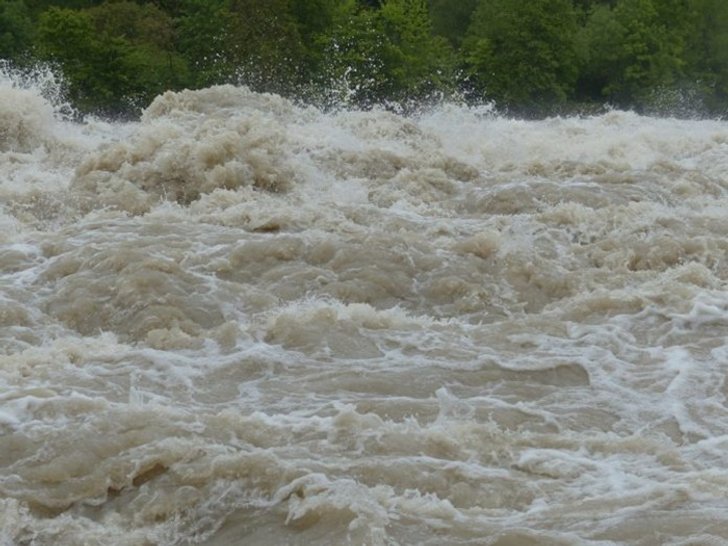 high-water-123200_960_720-696