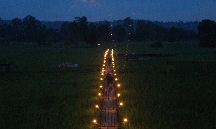 สะพานไม้ร้อยปีครบุรีประดับไฟ ต้อนรับนักท่องเที่ยวในช่วงหน้าหนาว
