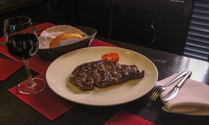 Neil's Tavern Steak & Seafood รสชาติแห่งตำนานของวงการสเต็กในไทย!