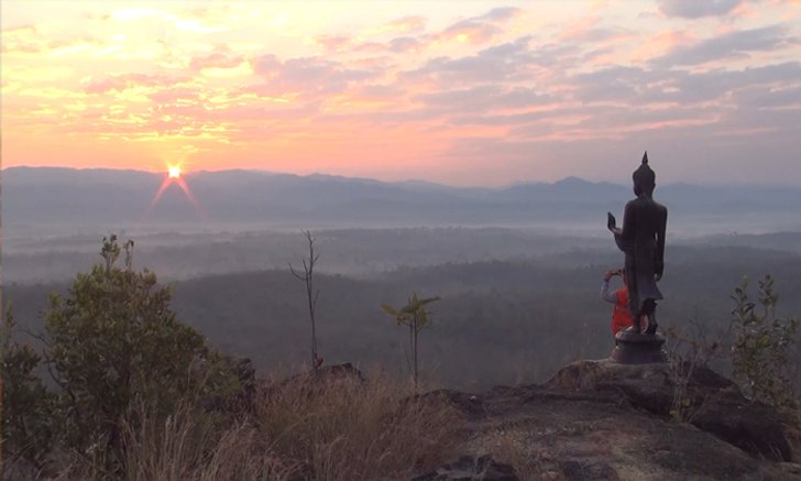 อันซีนแห่งใหม่ ทะเลหมอกยามเช้าบนวัดพระธาตุสบลืน ลำปาง