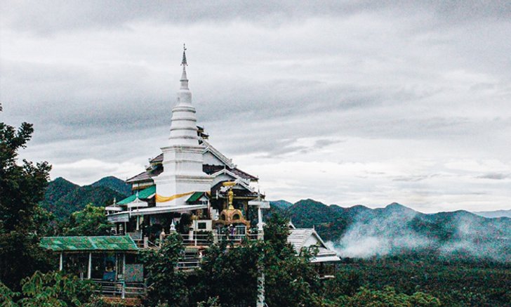 วัดพระพุทธบาทผาหนาม อันซีนจุดชมทะเลหมอกแห่งลำพูน