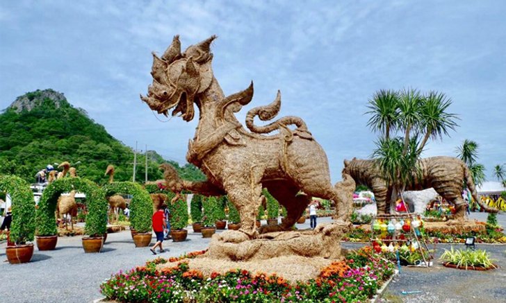 ตลาดเช้ายันค่ำ อลังการหุ่นฟางยักษ์ ที่เที่ยวใหม่สระบุรี