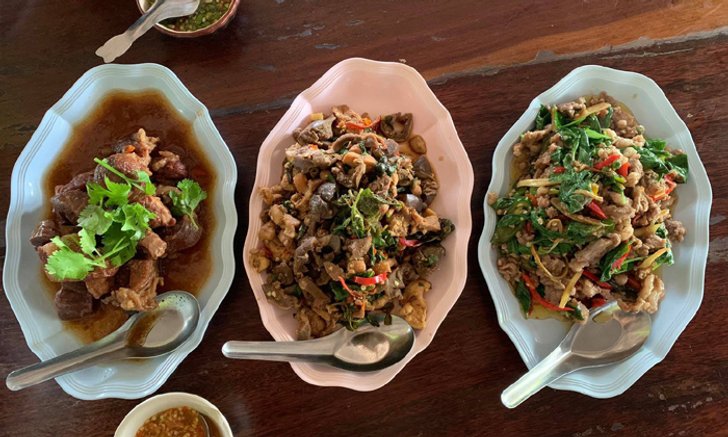 ครัวคุณน้อยดอนมะกอก ที่สุดแห่งอาหารป่าเมืองเพชร