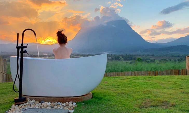 หมีขาวตั้งแคมป์ แคมป์ปิ้งสไตล์เอสกิโม พร้อม Jacuzzi ชมวิวดอยหลวงเชียงดาว