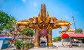 เคยเห็นกันไหม? ลอดท้องช้างแบบ Drive Thru ที่วัดบางจาก นนทบุรี