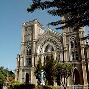 ตะลุยถนนอัญมณี ตลาดค้าพลอยเมืองจันทบุรี