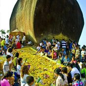 รอยพระพุทธบาทพลวง