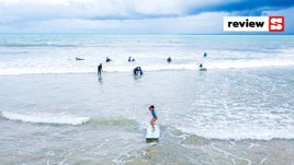 รีวิวครั้งแรกในชีวิตเล่น Surf บนชายหาดที่ดีที่สุดของเมืองไทย @Memories Beach Khaolak