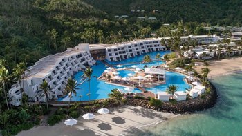 ชี้เป้า 11 สระว่ายน้ำในโรงแรมสุดอลังการจากทั่วโลก ในเครือ ‘IHG Hotels & Resorts’