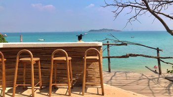 Matata Bay Cafe พิกัดลับแห่งเกาะล้าน คาเฟ่ริมทะเลในสไตล์บาหลี