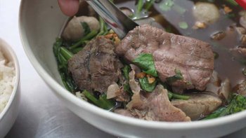 ก๋วยเตี๋ยวเนื้อนายซ้งรสเยี่ยม ทีเด็ดเนื้อน่องลายอร่อยแบบไม่ปราณี!!!