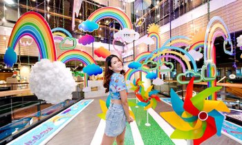เช็กอิน โพสต์ท่าถ่ายรูปสุดชิค Rainy Season รับหน้าฝนนี้ที่ เดอะ สตรีท รัชดา