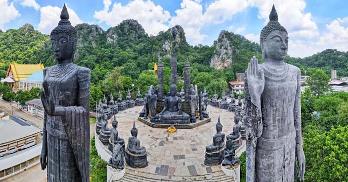 อันซีนวัดถ้ำกระบอก ชมลานพระพุทธรูปทำจากหินลาวาหนึ่งเดียวในเมืองไทย