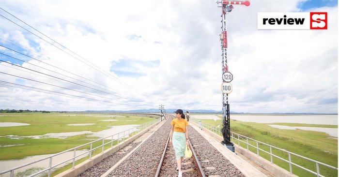 ทางรถไฟโคกสลุง มุมถ่ายรูปญี่ปุ่นทิพย์บนทางรถไฟลอยน้ำ