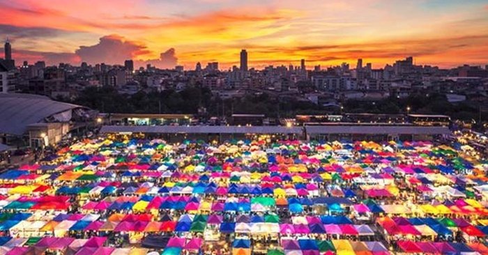 ตลาดรถไฟรัชดายังไม่ปิดถาวร! แค่ปิดชั่วคราวเพราะสถานการณ์โควิดแพร่ระบาดหนัก