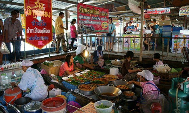 ตลาดน้ำลำพญา แหล่งรวมของอร่อยนครปฐม