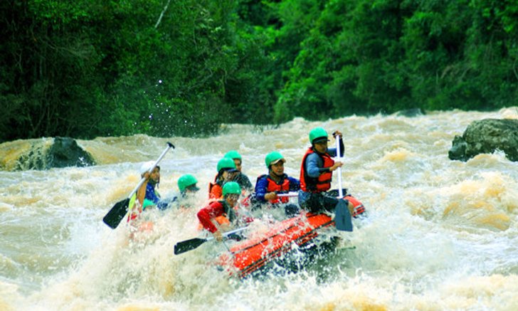 ผจญภัยกับกิจกรรมล่องแก่งลำน้ำสาน อ. ภูเรือ จ.เลย