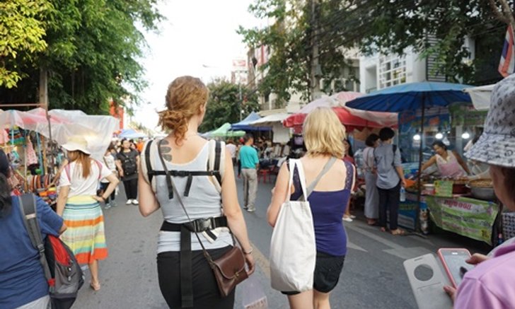 ถนนคนเดินเชียงใหม่ เดินชอป เดินชิม เพลินลืมเวลา