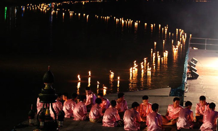 งานประเพณีลอยกระทงสาย ไหลประทีป 1,000 ดวง จ.ตาก ปี 57