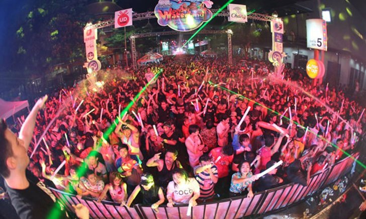 สงกรานต์อีสานสุดมันส์ UD TOWN จัดเต็ม !!
