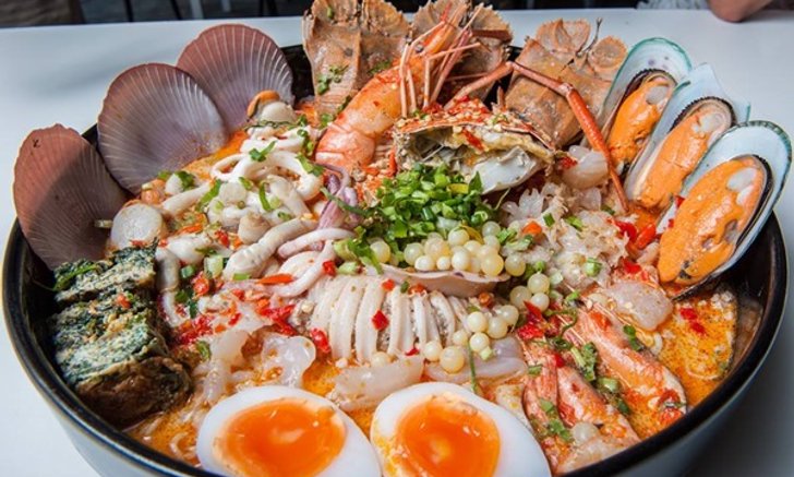 “ร้านก๋วยเตี๋ยวไง” เตี๋ยวชามยักษ์ ที่จัดมาให้ลอง!!