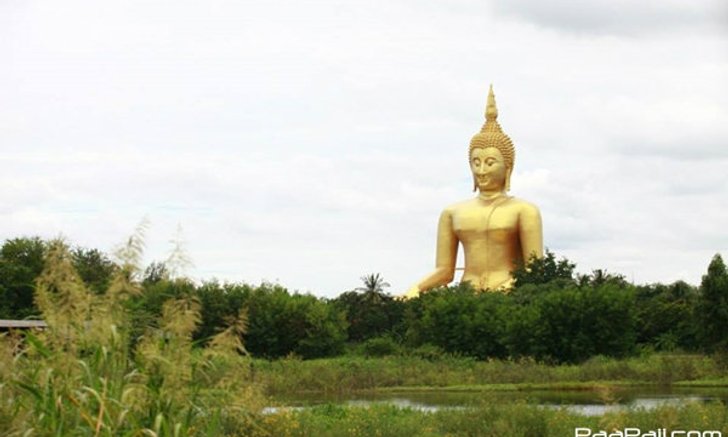 เที่ยววัดม่วง สักการะพระพุทธรูปใหญ่ที่สุดในโลก แวะชิมของหวานร้านดัง เมืองอ่างทอง