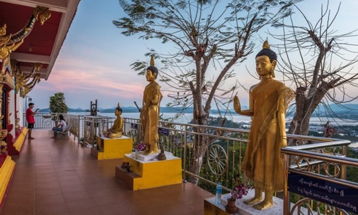 พระธาตุอินทร์แขวน (จำลอง) วัดสิเหร่ จังหวัดภูเก็ต