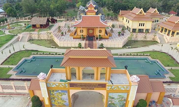 รำลึกประวัติศาสตร์ 126 ปี 'ลุงโฮ' ชมอนุสรณ์สถานไทย-เวียดนาม จ.นครพนม