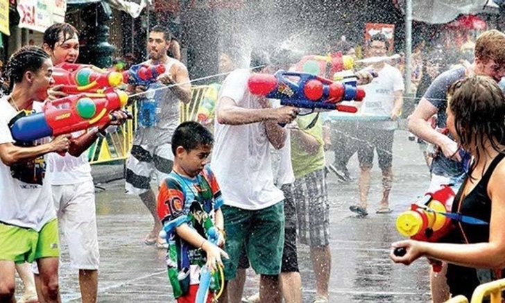 สารพัดวิธี “เล่นน้ำ” มีแบบไหนบ้างในช่วงเทศกาล “สงกรานต์” สยามประเทศไทย