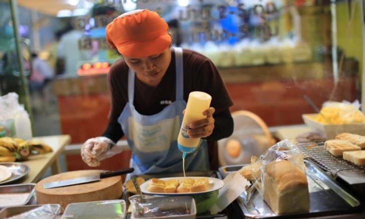 ‘นมโจ’ ร้านนมเน้นๆ ปังปิ้งหอมๆ ความอร่อยย่านเสาชิงช้า