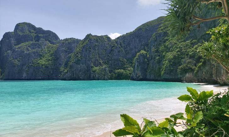 เปิดภาพอ่าวมาหยาหลังปิดการท่องเที่ยวไปนานกว่า 2 ปี สวยงามราวกับสวรรค์กลางทะเล