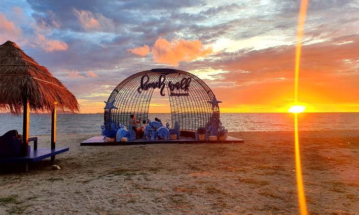 Beach Walk ออเจ้าซีฟู้ด บางแสน ร้านอาหารริมทะเลที่มีจุดเช็กอินสุดปัง มาแล้วได้รูปสวยแน่นอน