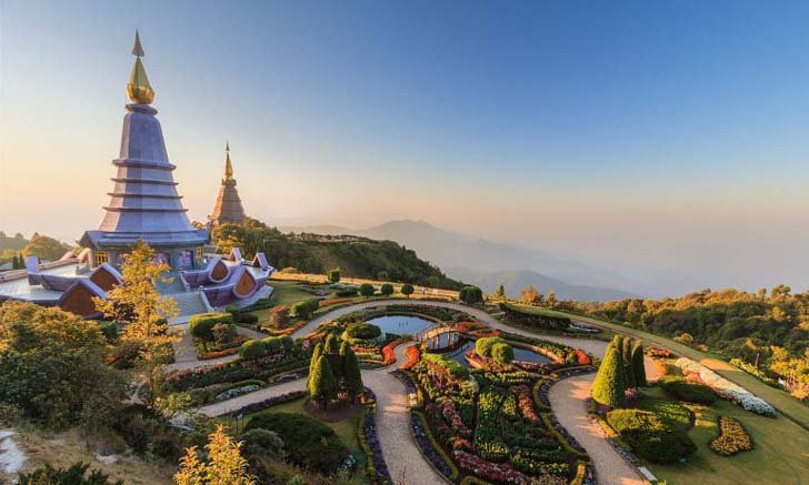 พระมหาธาตุนภเมทนีดล-นภพลภูมิสิริ องค์พระธาตุคู่ เชียงใหม่