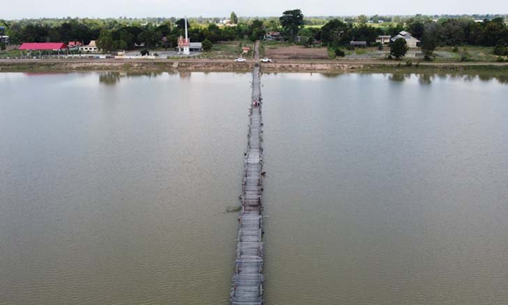 พาโนรามาที่เที่ยวใหม่สะพานไม้ข้ามบึงแก้งสนามนาง