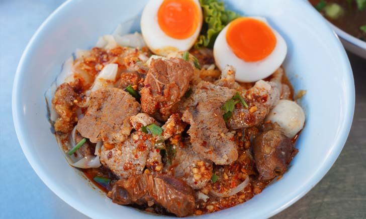 เจ๊เกว ก๋วยเตี๋ยวหมูตุ๋น ทีเด็ดหมูตุ๋นสูตรดัดแปลงมาจากขาหมู