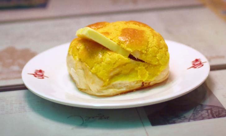 ทำความรู้จัก Pineapple Bun ขนมปังอันโด่งดังของฮ่องกง ที่ไม่มีสัปปะรดเป็นส่วนผสมเลยสักนิด