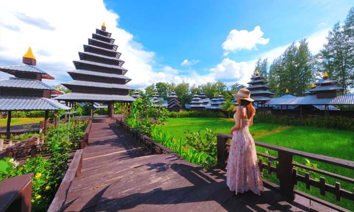 บ่อทองบุรี โฮมสเตย์ แอนด์ รีสอร์ท ที่พักสไตล์บาหลี มีมุมถ่ายรูปสวยปังน่าไปพัก