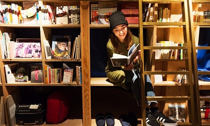 "อิเคะบุคุโร"  ร้านหนังสือพักค้างแรมได้  ที่ [BOOK AND BED TOKYO] แหล่งรวมนักท่องเที่ยวเข้าหากัน