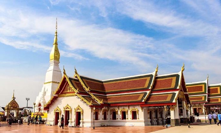 เที่ยวพระธาตุเชิงชุม ศูนย์รวมแห่งจิตศรัทธาของชาวสกลนคร