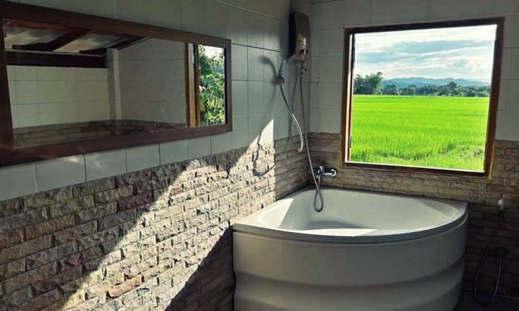 โรงเรียนชาวนา ที่พักวิวสวยมีอ่างจากุชชี่กลางทุ่งนา ราคาเริ่มต้นแค่ 600 บาท!