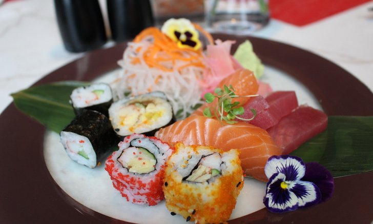 บุฟเฟ่ต์มื้ออาหารกลางวัน ที่ St.Regis