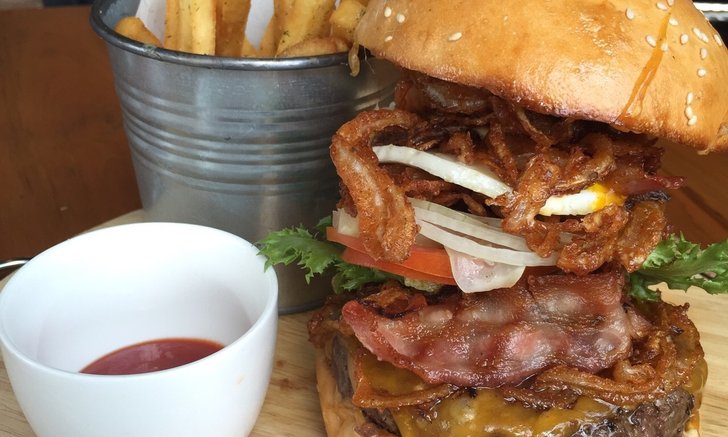 เบอร์เกอร์ยักษ์ย่านสุขุมวิท @ New York Style Steak &amp; Burger