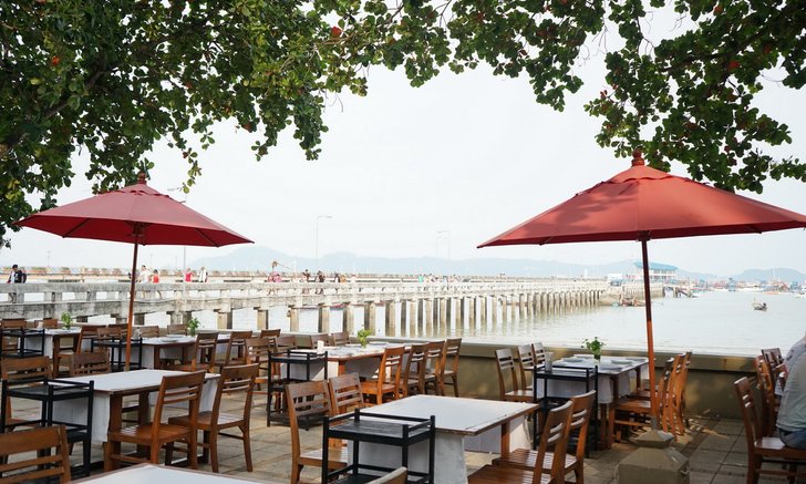 ร้านอาหารกันเอง - ติดทะเล บรรยากาศดีที่ภูเก็ต