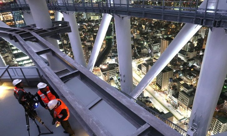 โตเกียวสกายทรีเปิดโซนใหม่ให้เดินเล่นบนระเบียงสูง 155 เมตรแบบไร้กระจก