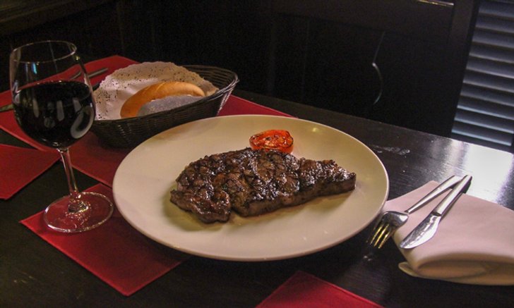 Neil's Tavern Steak & Seafood รสชาติแห่งตำนานของวงการสเต็กในไทย!